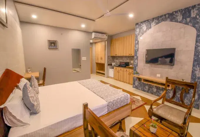 Deluxe King Room photo 2