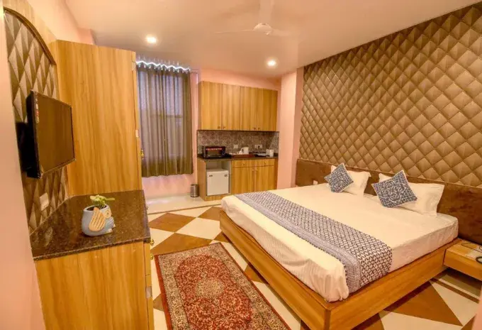 Deluxe Queen Room